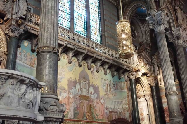 リヨンのフルヴィエール・ノートルダム大聖堂の内部