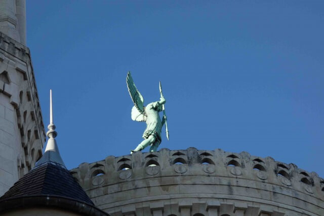 リヨンのフルヴィエール・ノートルダム大聖堂のマリア像