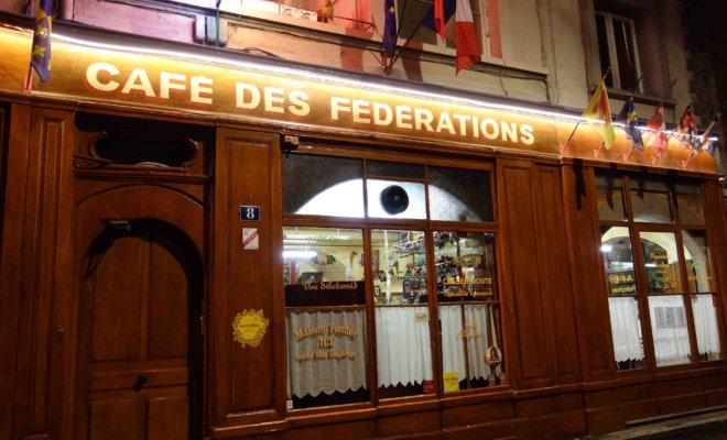 テロー広場近くの伝統的ブション Café des Fédérations